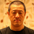 在丈夫面前弄湿腹股沟的妻子
